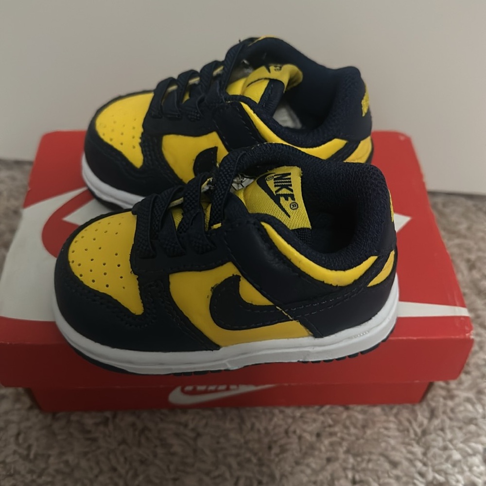 Nike Dunk Low - Picture 2 of 2